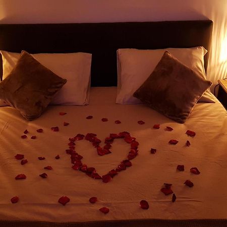 Love Room Jaccuzi Puisserguier Eksteriør bilde