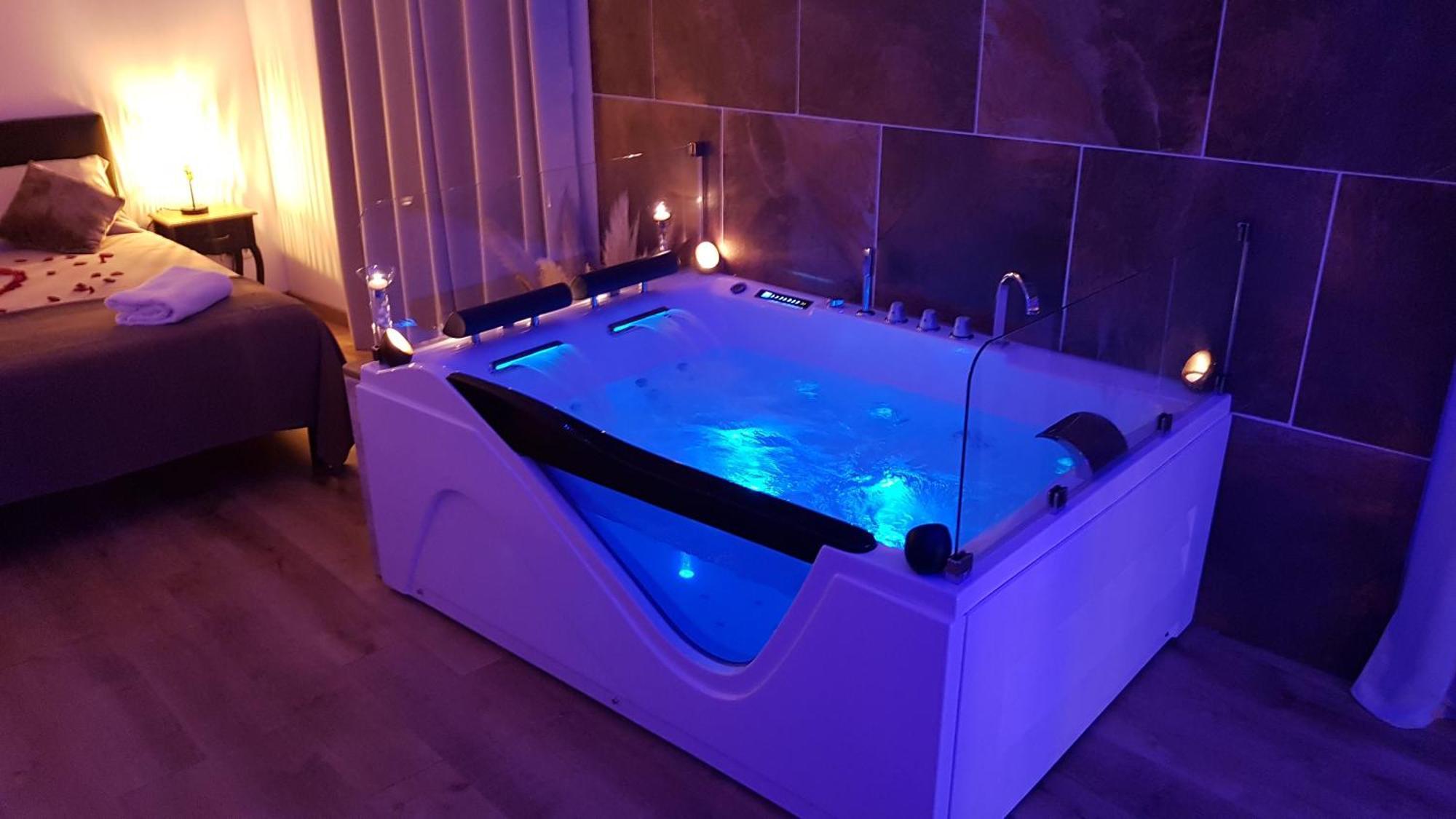 Love Room Jaccuzi Puisserguier Eksteriør bilde