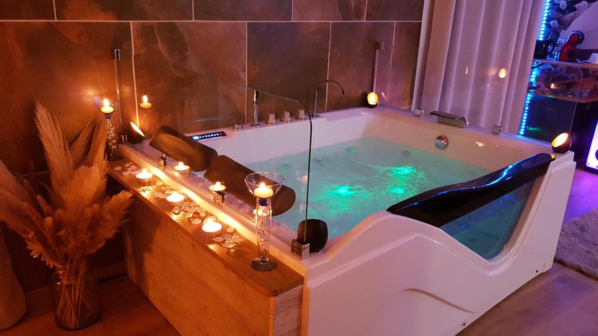 Love Room Jaccuzi Puisserguier Eksteriør bilde